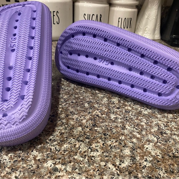 COPY - Women’s Academy Purple Sandals Size 5-6 (New Without Tags-PERFECT condit… - Picture 5 of 6